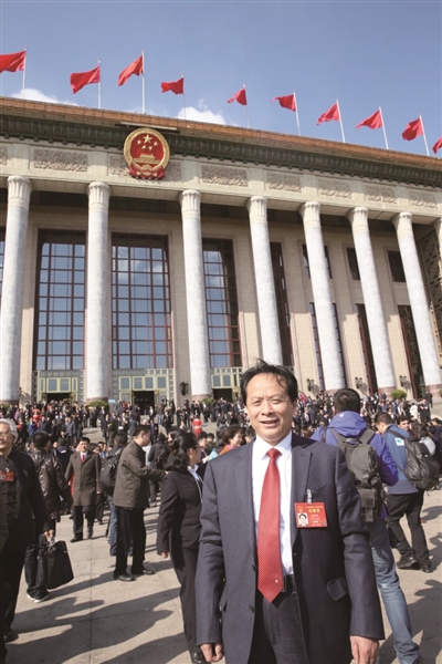 全國(guó)人大代表耿福能